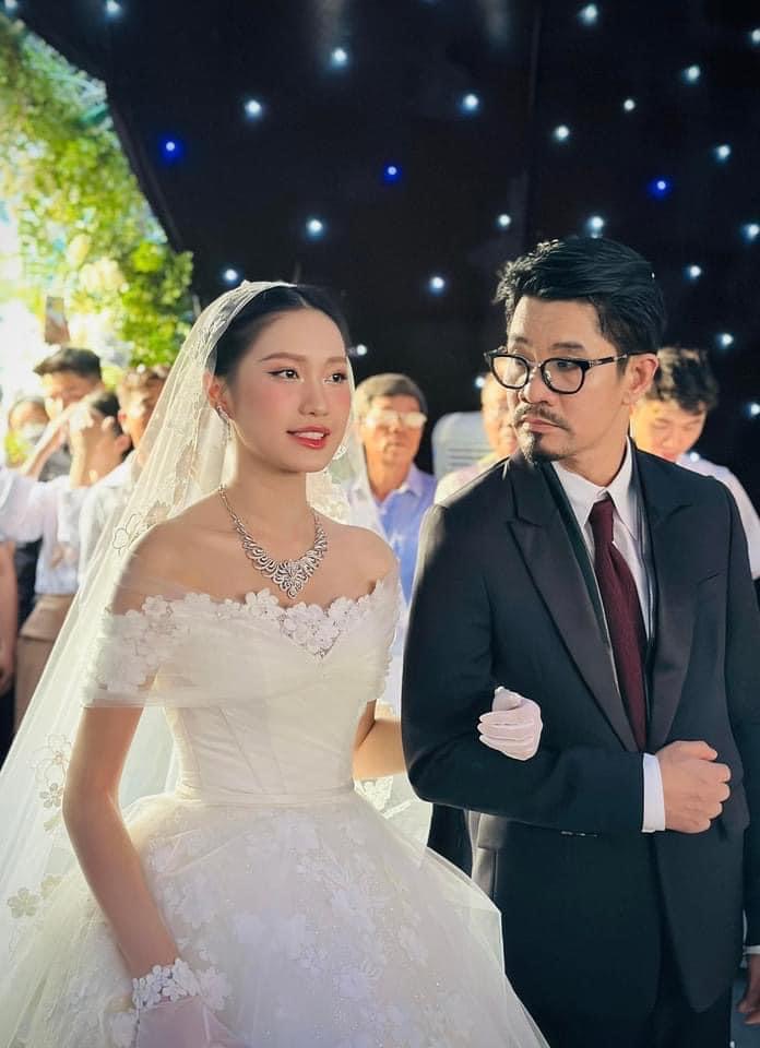 Bố vợ doanh nhân của Đoàn Văn Hậu bất ngờ lộ diện, có còn phong độ như lúc đưa Doãn Hải My vào lễ đường?- Ảnh 5.