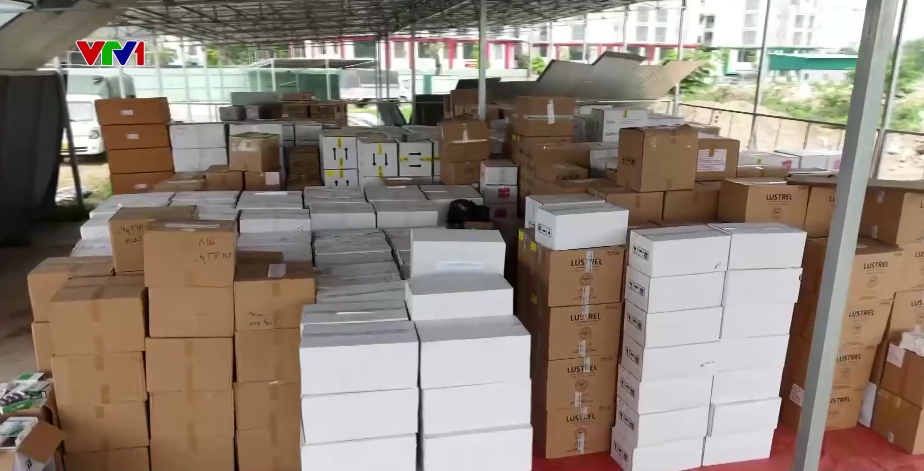 Đường dây 100 tấn thực phẩm sức khỏe giả: Thủ đoạn tinh vi, đánh vào tâm lý "sính ngoại"- Ảnh 1.