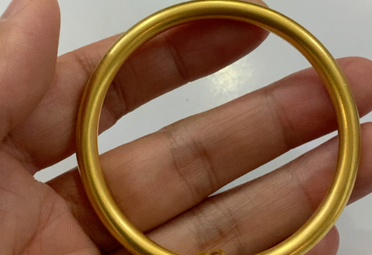 Chi 80 triệu mua vòng vàng, đến lúc cần bán mới phát hiện là vàng giả: Cửa tiệm thẳng thừng tuyên bố “Chúng tôi không chịu trách nhiệm”- Ảnh 1.