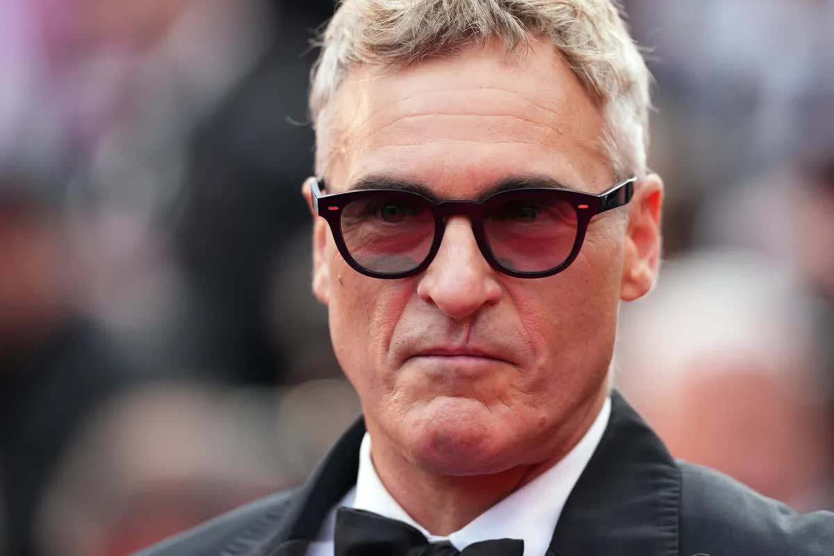 Joaquin Phoenix bật khóc tại LHP Cannes- Ảnh 2. Joaquin Phoenix bật khóc tại LHP Cannes- Ảnh 2.