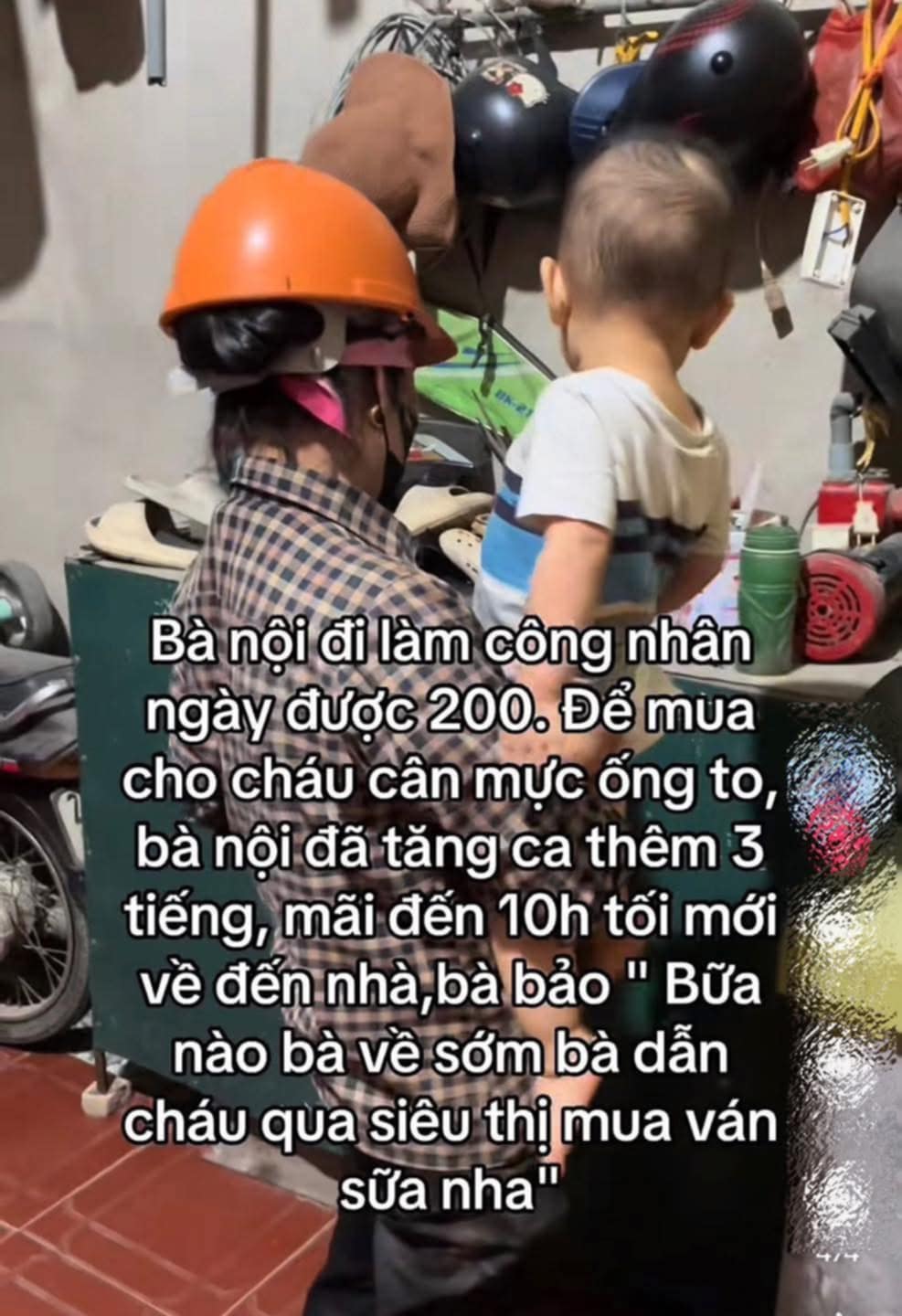 Bức ảnh xúc động trong những ngày cuối tuần: Bà nội lương chỉ 200 nghìn/ngày nhưng vẫn cố làm thêm 3h để có tiền mua mực cho cháu nhỏ ăn- Ảnh 1.