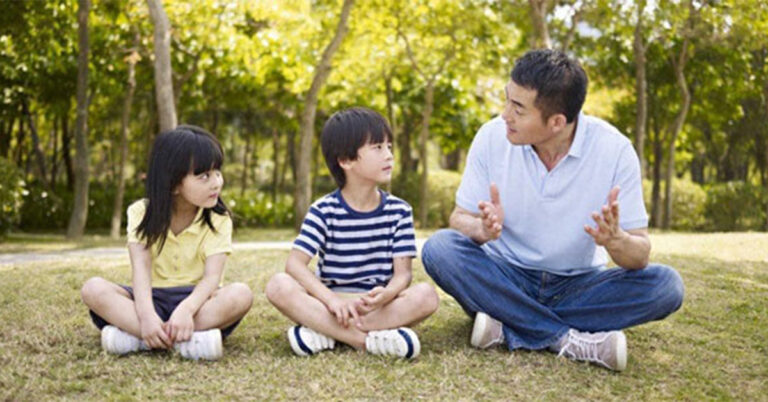 Câu trả lời của DeepSeek về vấn đề: "Thế nào là giáo dục tốt" khiến bà mẹ trẻ phải thốt lên: "AI làm cha mẹ còn GIỎI hơn tôi!"- Ảnh 2.