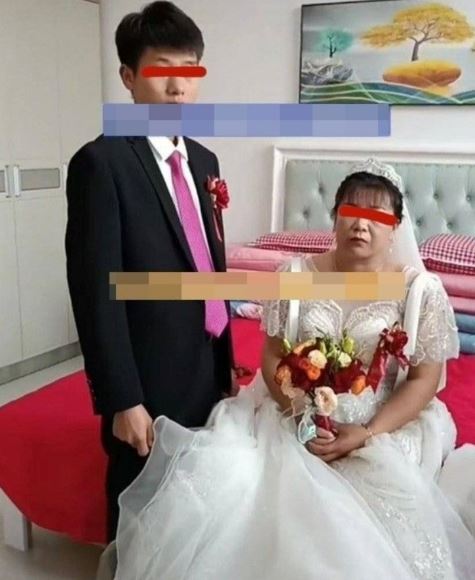 Chàng trai 28 tuổi cưới vợ 42 tuổi, bố mẹ phản đối rồi Chàng trai 28 tuổi cưới vợ 42 tuổi, bố mẹ phản đối rồi