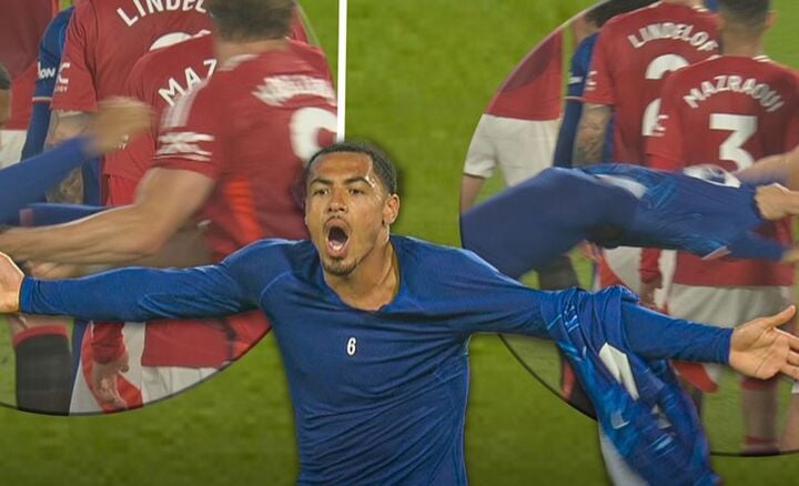 Cầu thủ Man Utd lột áo hậu vệ Chelsea- Ảnh 1.
