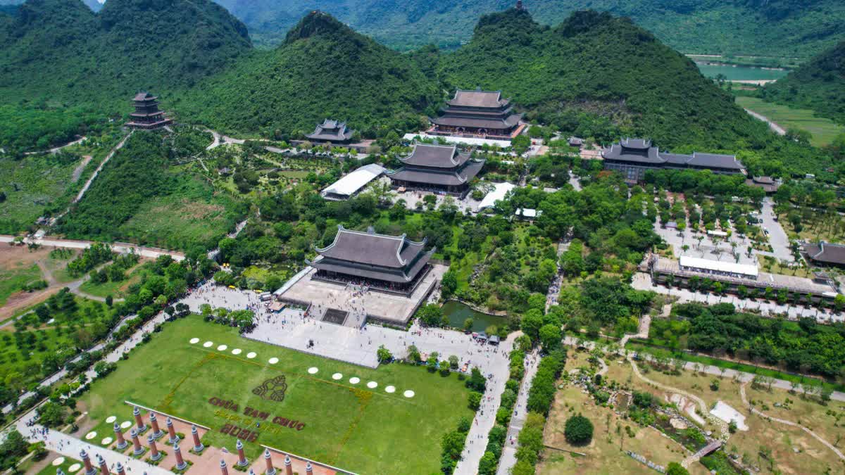 Biển người đổ về chùa Tam Chúc chiêm bái Xá lợi Phật- Ảnh 6.