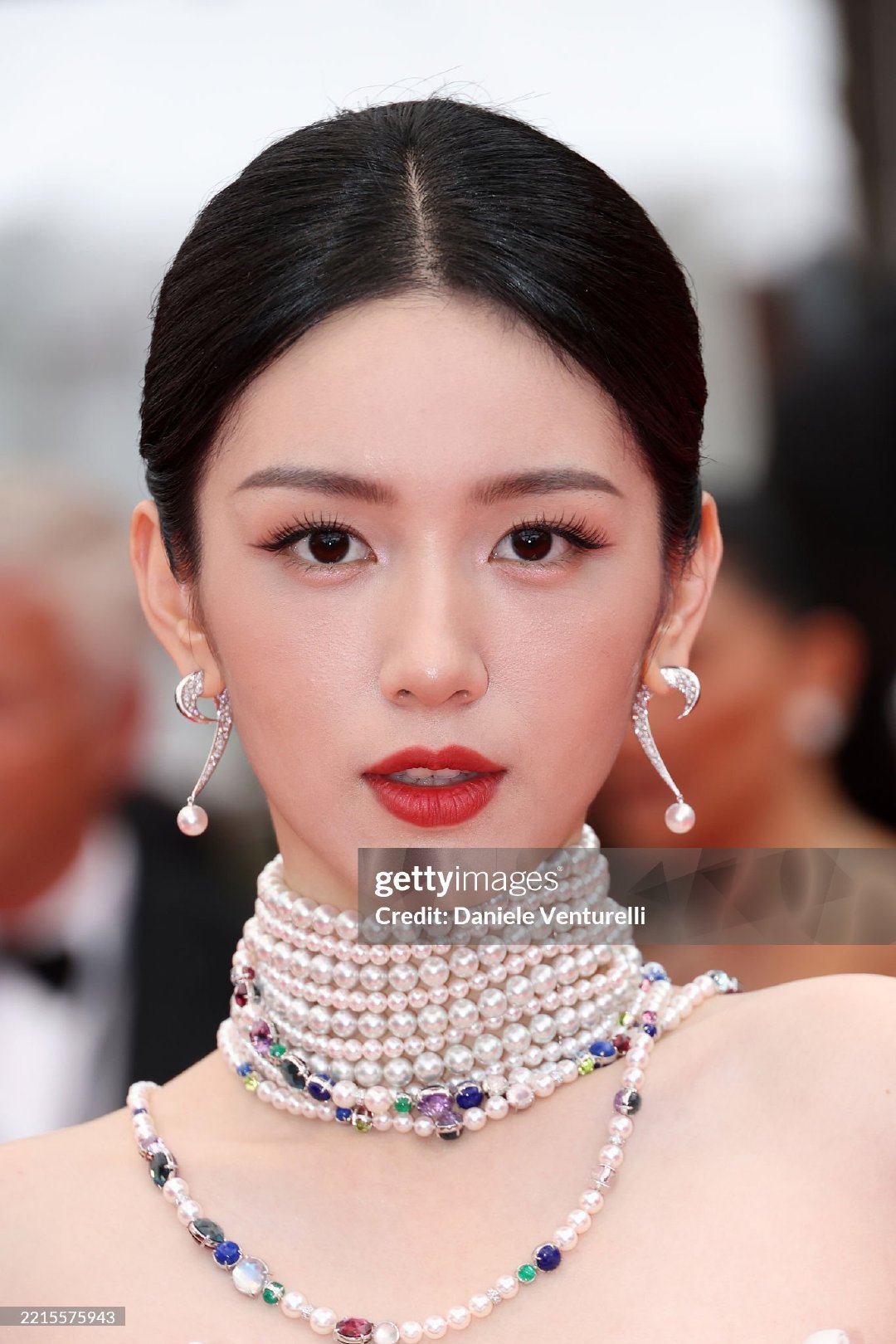 Mỹ nhân đẹp chấn động thế gian náo loạn thảm đỏ Cannes, bước xuống cầu thang cũng đẹp như cổ tích thần tiên- Ảnh 5.
