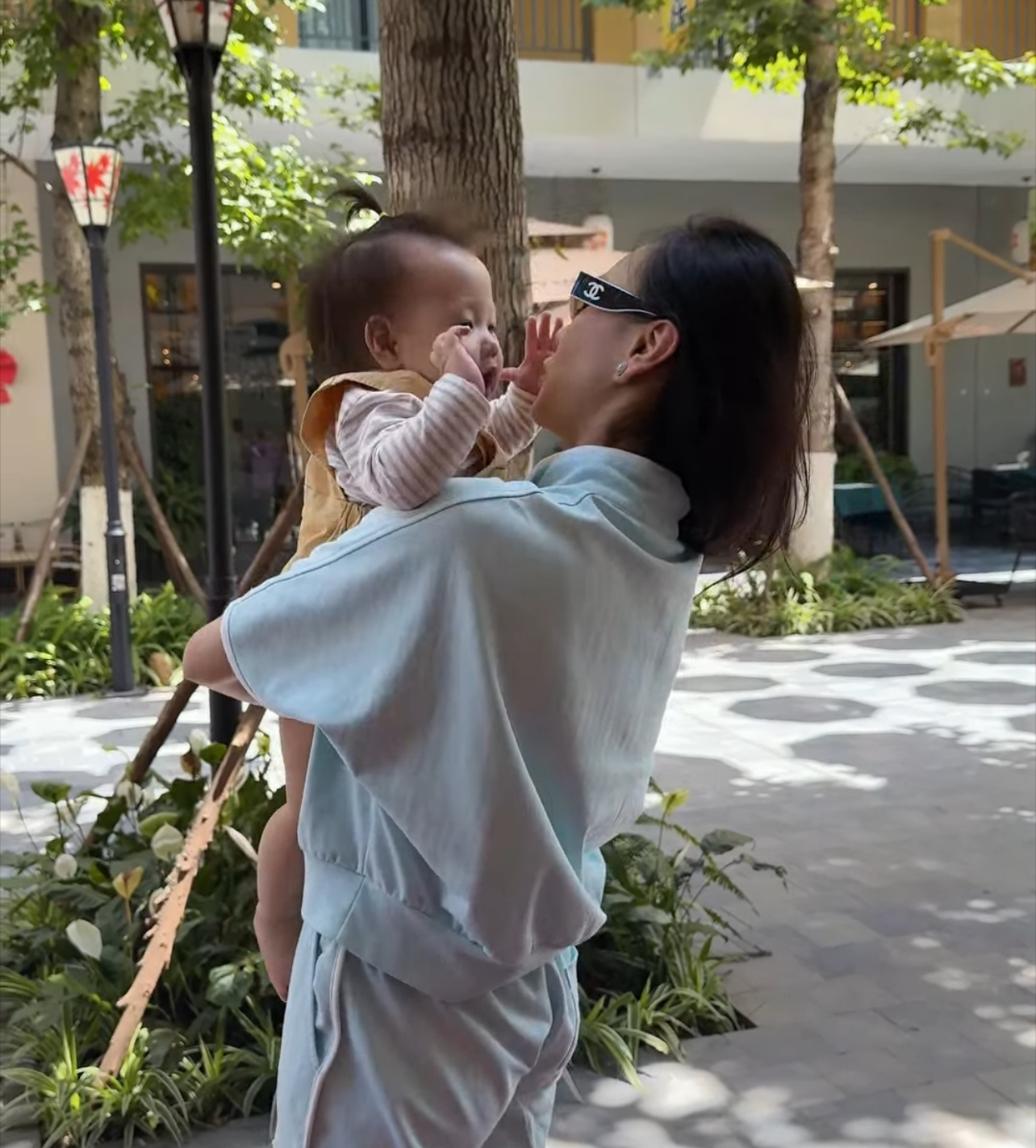 Chồng là doanh nhân, vợ là diễn viên “siêu bận”, nhưng shark Bình - Phương Oanh luôn giữ thói quen này khi nuôi con- Ảnh 1. Chồng là doanh nhân, vợ là diễn viên “siêu bận”, nhưng shark Bình - Phương Oanh luôn giữ thói quen này khi nuôi con- Ảnh 1.