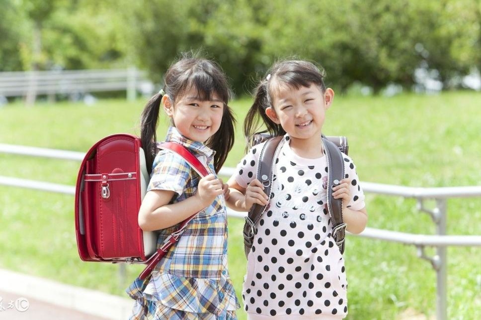 Câu trả lời của DeepSeek về vấn đề: "Thế nào là giáo dục tốt" khiến bà mẹ trẻ phải thốt lên: "AI làm cha mẹ còn GIỎI hơn tôi!"- Ảnh 1.