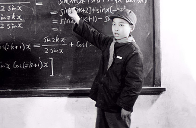 Thần đồng đỗ đại học khi mới 11 tuổi đánh mất cả tương lai chỉ vì EQ kém, giờ lại sống cuộc đời khiến ai nhìn cũng lắc đầu- Ảnh 1.