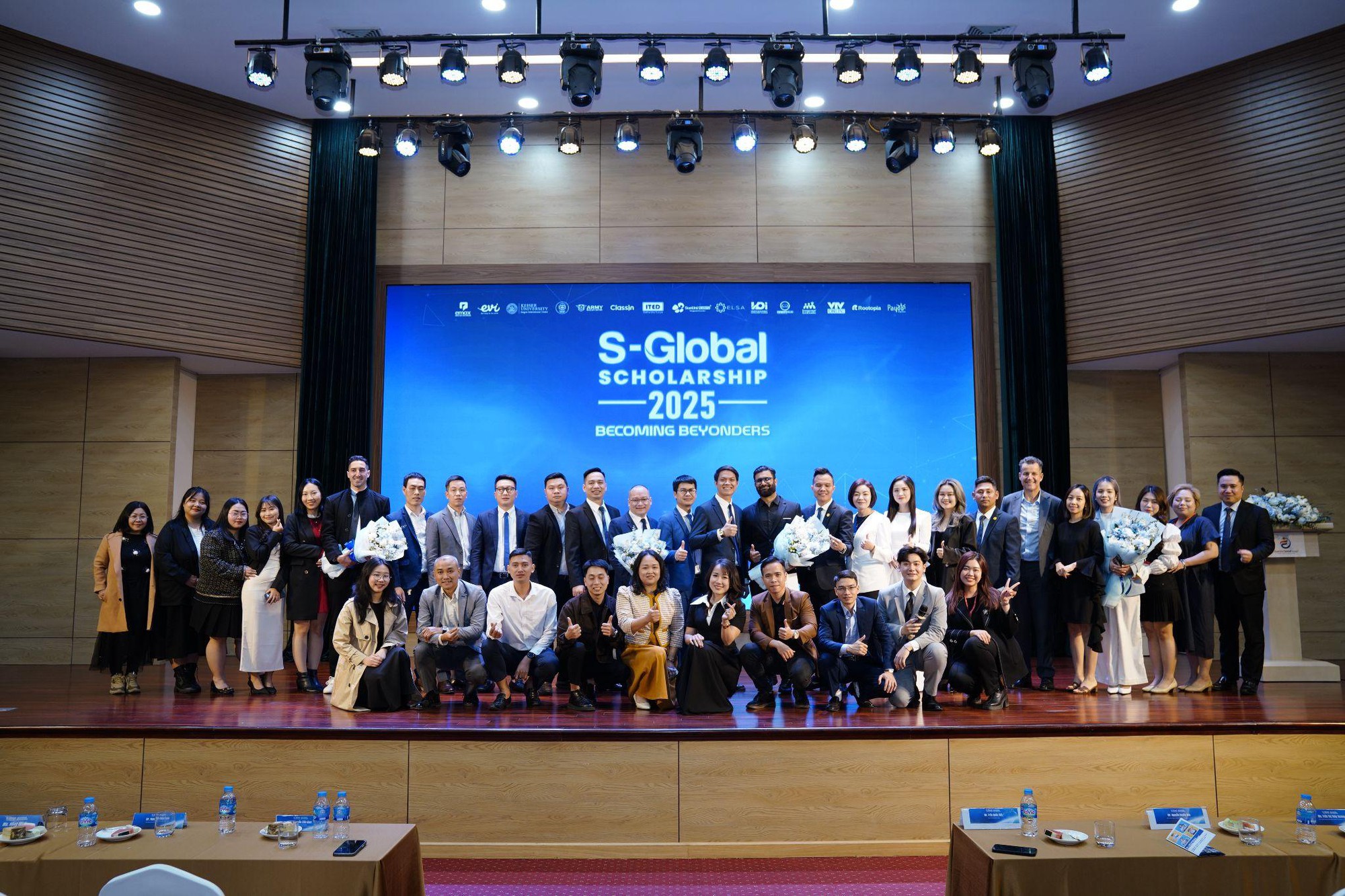 Học bổng S-Global 3 tài trợ 68% học phí - 1500 suất học IELTS và Giao tiếp trực tuyến- Ảnh 1.