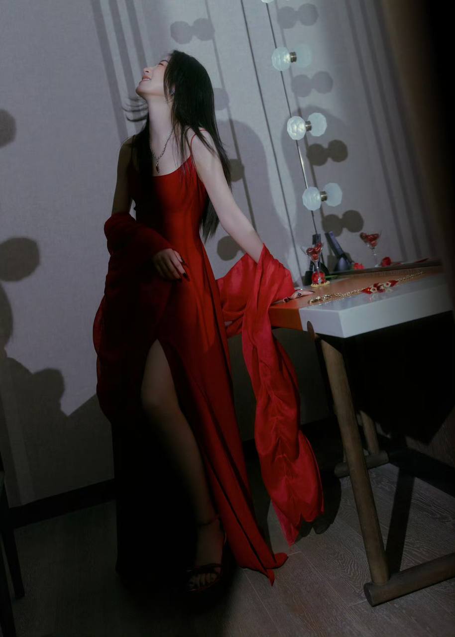 Mỹ nữ lấn lướt Lưu Diệc Phi đẹp bất chấp cam thường tại tiệc Vogue, nhưng vẫn phải dè chừng 1 người- Ảnh 23.