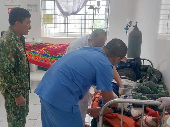 Bới đất, gạt đá tìm kiếm nạn nhân mất tích trong vụ sạt lở ở Lai Châu- Ảnh 7.