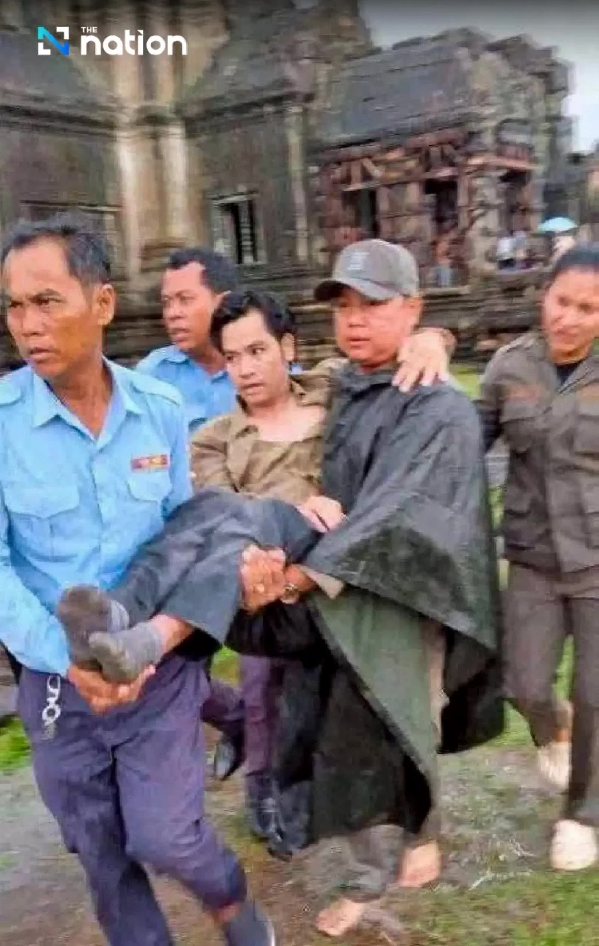 Sét đánh kinh hoàng tại đền Angkor Wat, nhiều người thương vong- Ảnh 2. Sét đánh kinh hoàng tại đền Angkor Wat, nhiều người thương vong- Ảnh 2.
