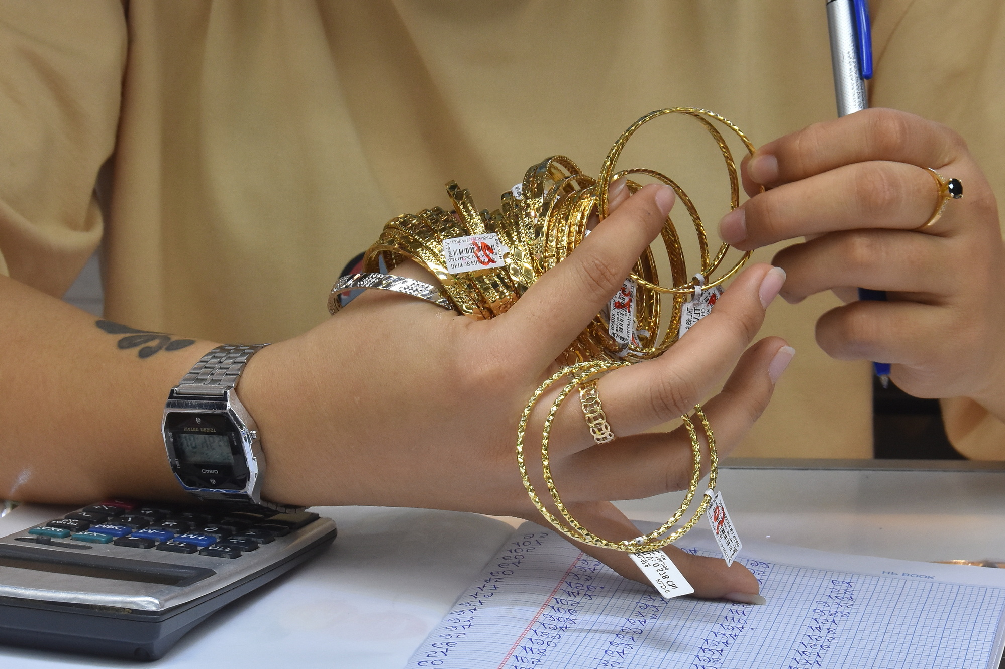 Giá vàng hôm nay, 17-5: Lao dốc mạnh- Ảnh 1.