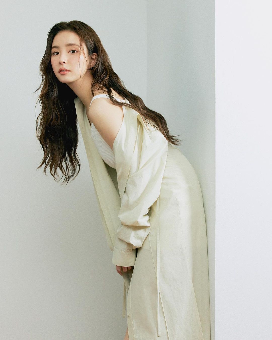 Mỹ nhân khiến thành viên BTS đổ gục: Visual được khát khao nhất Hàn Quốc, đơ đến mấy vẫn được tha thứ vì quá đẹp- Ảnh 4. Mỹ nhân khiến thành viên BTS đổ gục: Visual được khát khao nhất Hàn Quốc, đơ đến mấy vẫn được tha thứ vì quá đẹp- Ảnh 4.