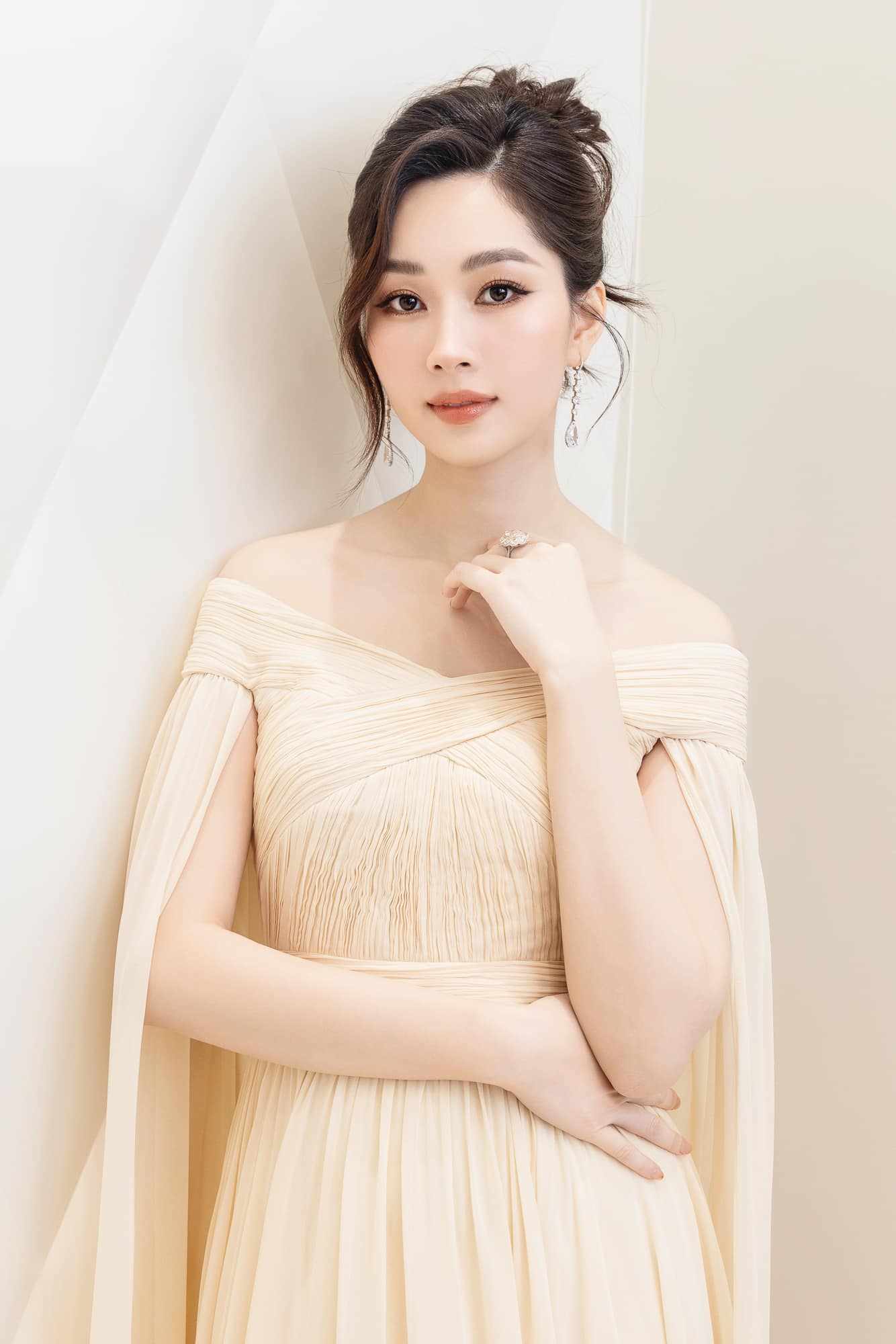 Hoa hậu Vbiz mang thai nhưng không ai hay biết: Sống ở biệt thự bạc tỷ, con là rich kid thứ thiệt- Ảnh 1.