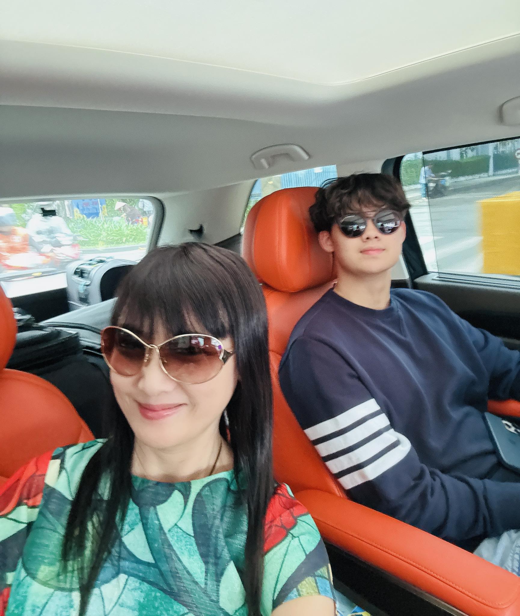 "Nữ hoàng ảnh lịch" đình đám một thời bất ngờ khoe con trai cực phẩm: Cao 1m80, đẹp trai, đa tài và cực ngoan!- Ảnh 3.
