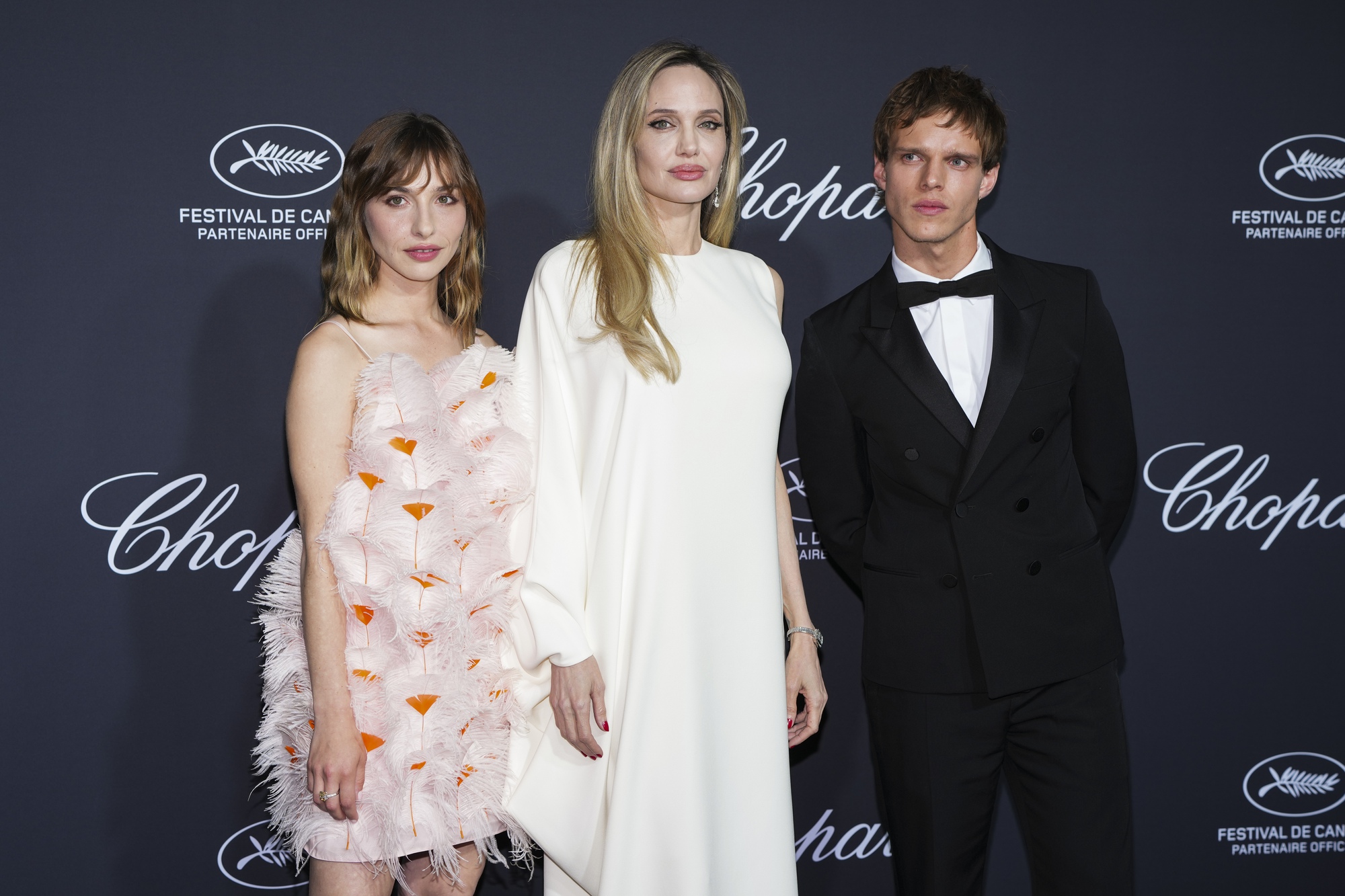 Angelina Jolie làm lóa mắt Cannes- Ảnh 2.