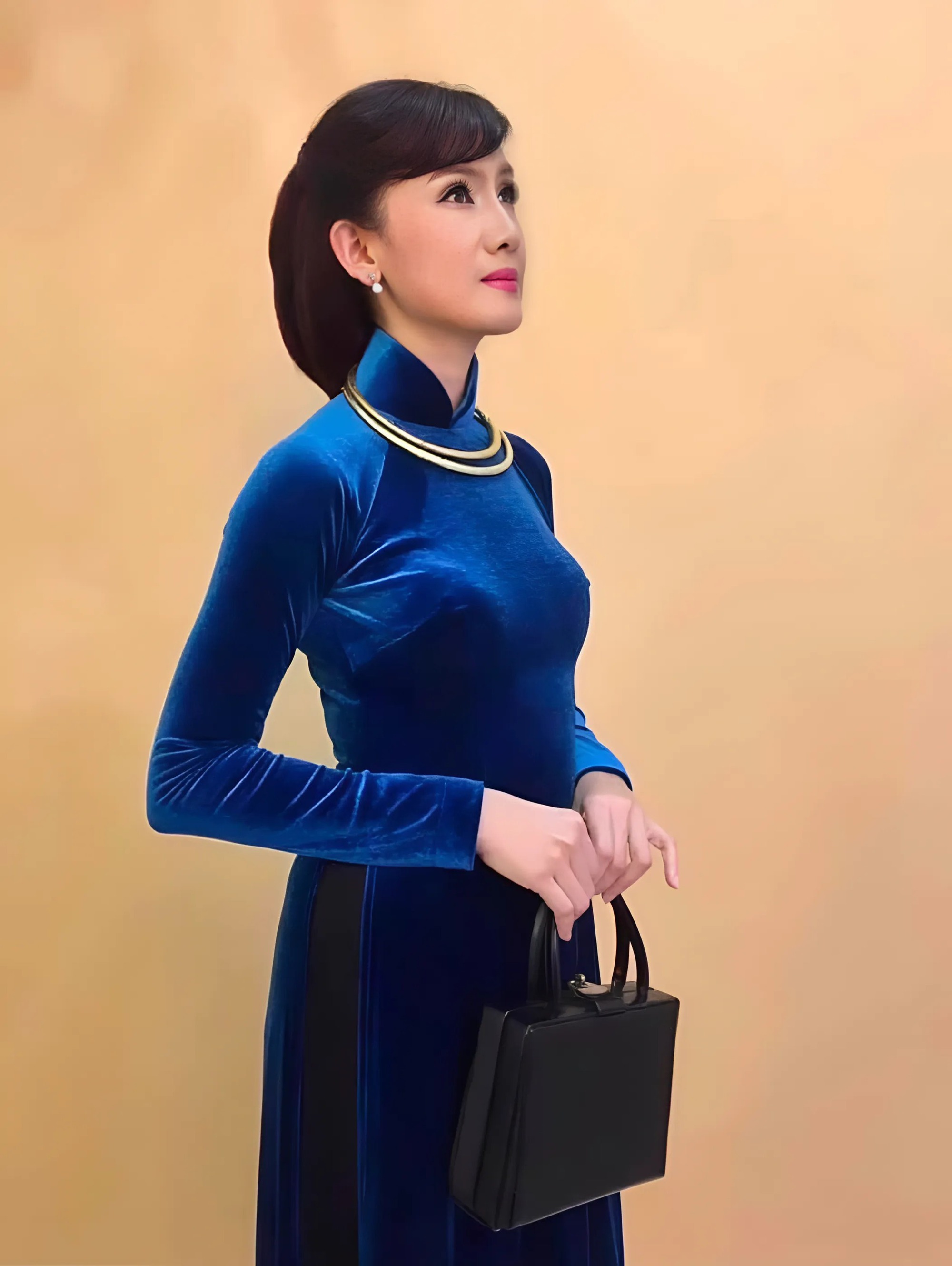 Nữ nghệ sĩ ở nhà mặt tiền 3 tầng 800m2 tại Quận 2, U60 đẹp như ngoài 30, khiến chồng theo về Việt Nam- Ảnh 11.
