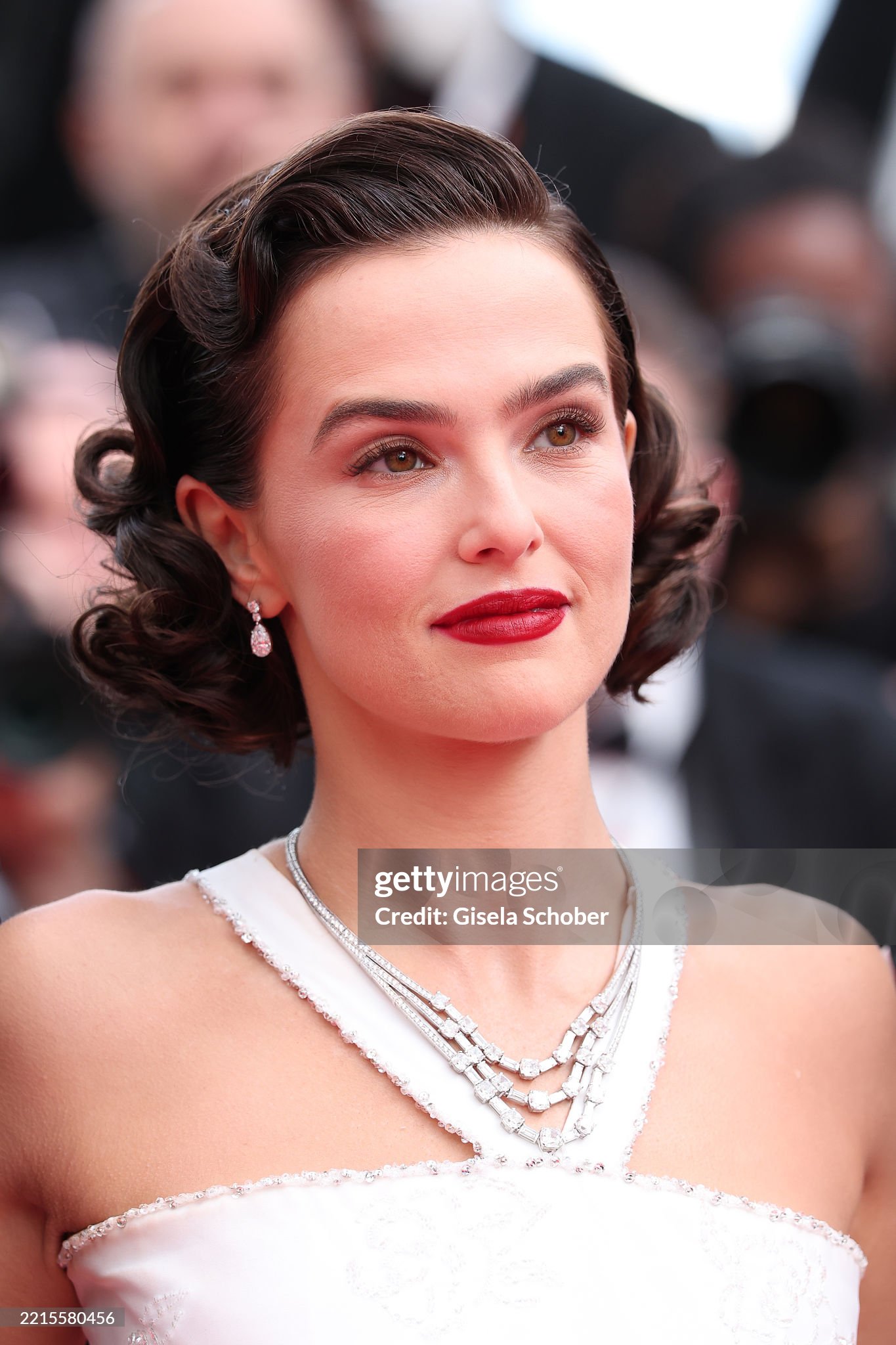 Thảm đỏ Cannes ngày 5: Châu Dã đọ sắc 