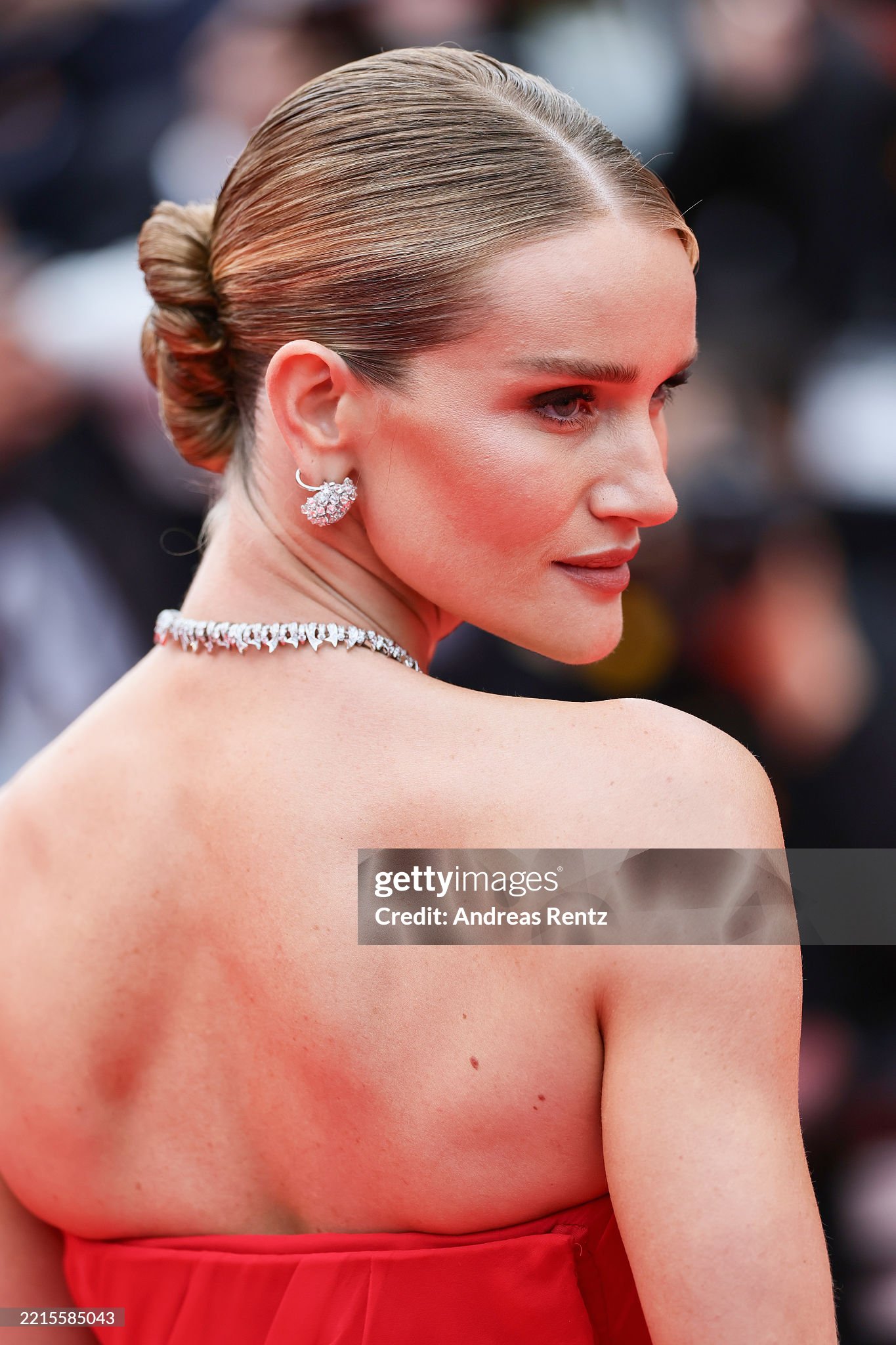 Thảm đỏ Cannes ngày 5: Châu Dã đọ sắc 