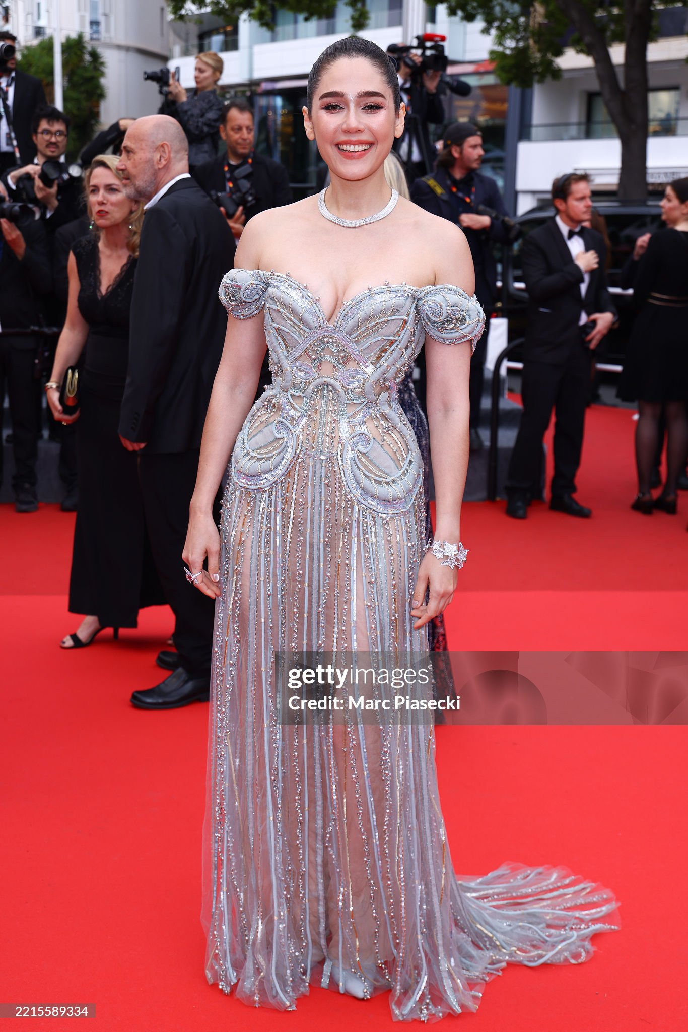 Thảm đỏ Cannes ngày 5: Châu Dã đọ sắc 