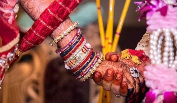 Gia đình cô dâu, chú rể ẩu đả dữ dội ngay trong đám cưới vì lý do "không tưởng"- Ảnh 3.