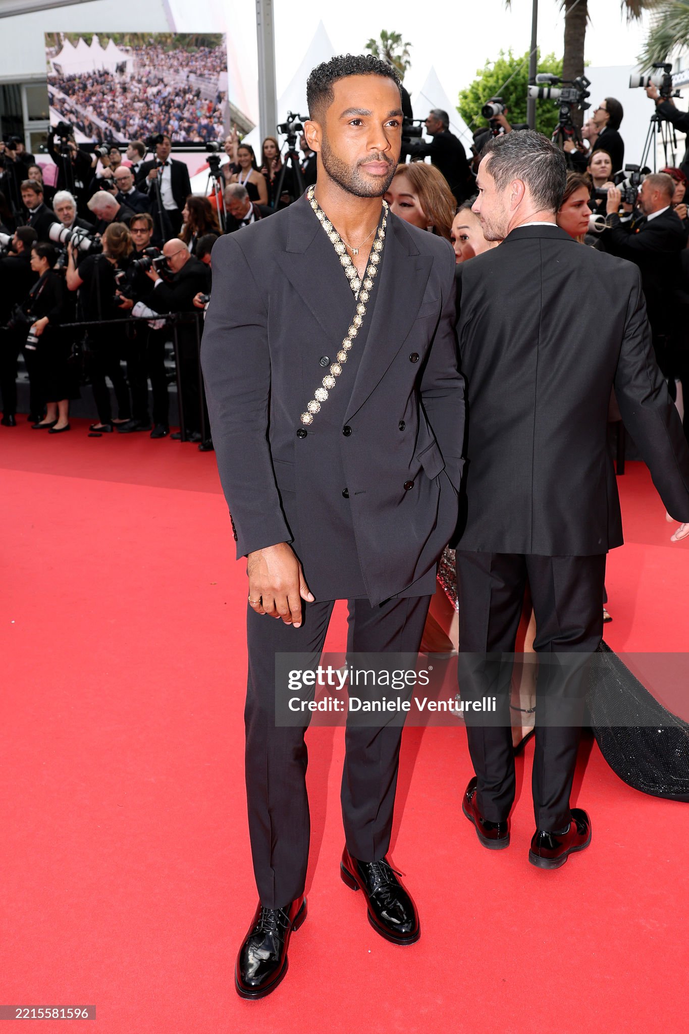 Thảm đỏ Cannes ngày 5: Châu Dã đọ sắc 