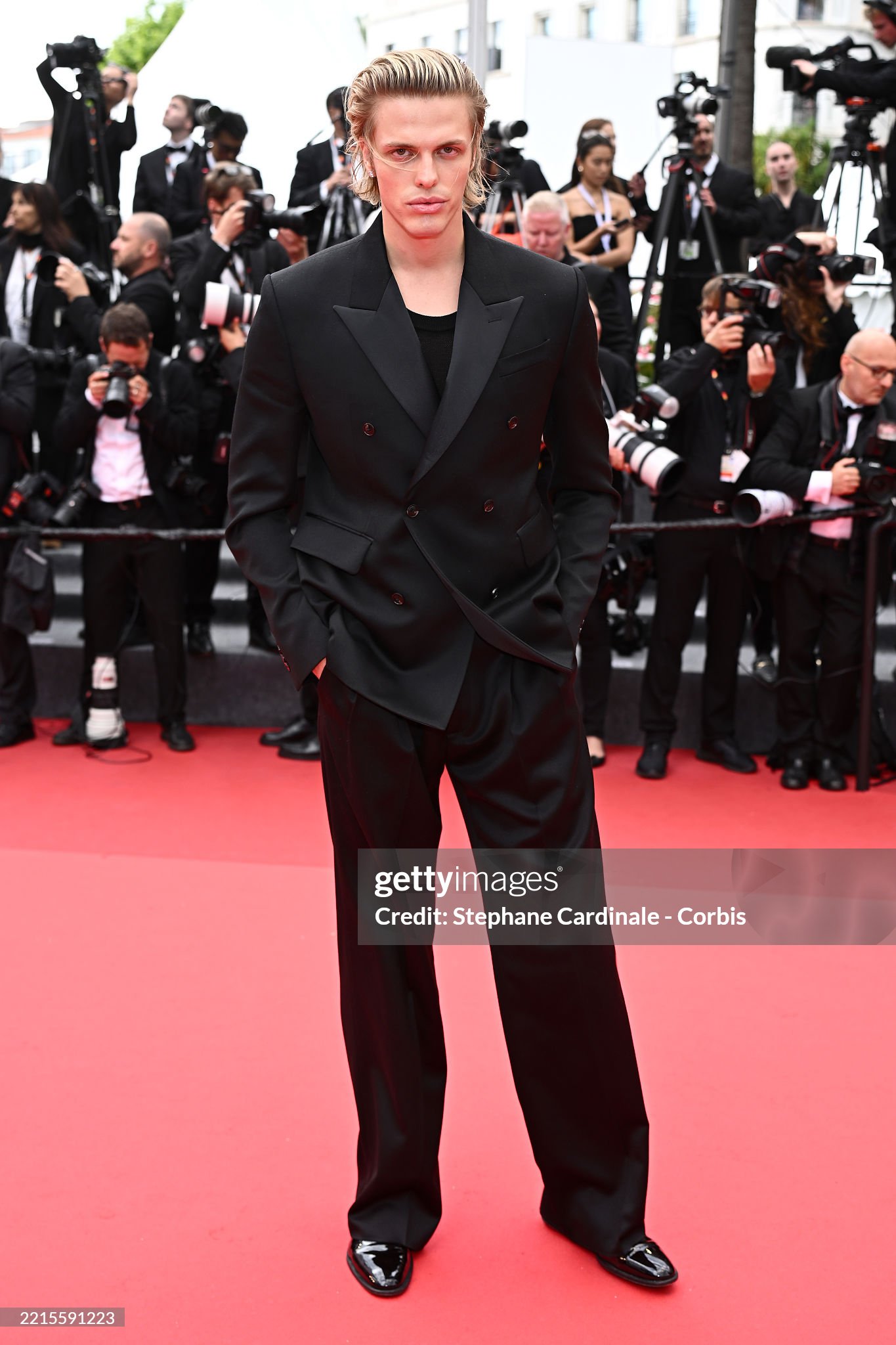 Thảm đỏ Cannes ngày 5: Châu Dã đọ sắc 