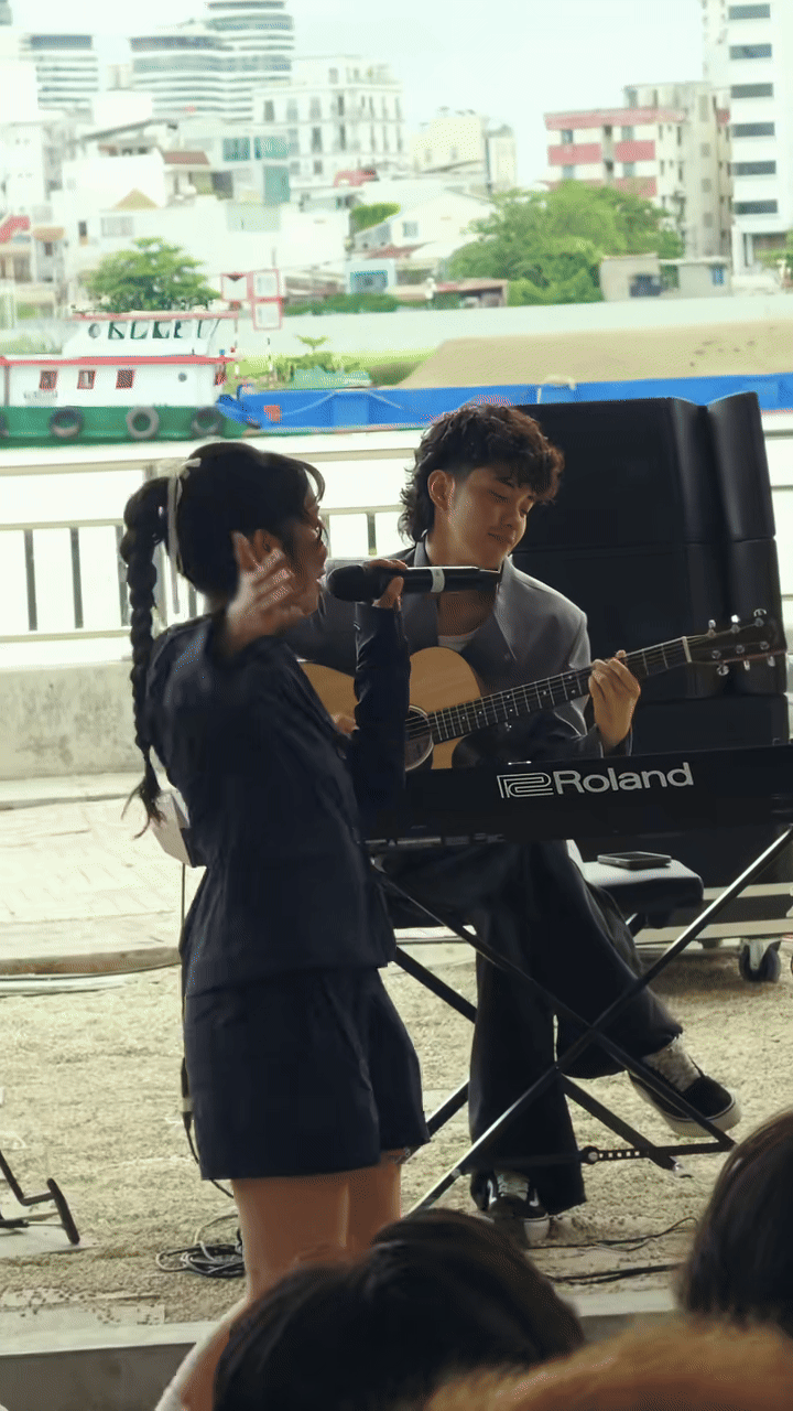 Bạn trai mới của Mỹ Anh: Visual “bad boy” lãng tử càng nhìn càng cuốn, là “chiến thần” nhạc cụ hệ Gen Z- Ảnh 7.
