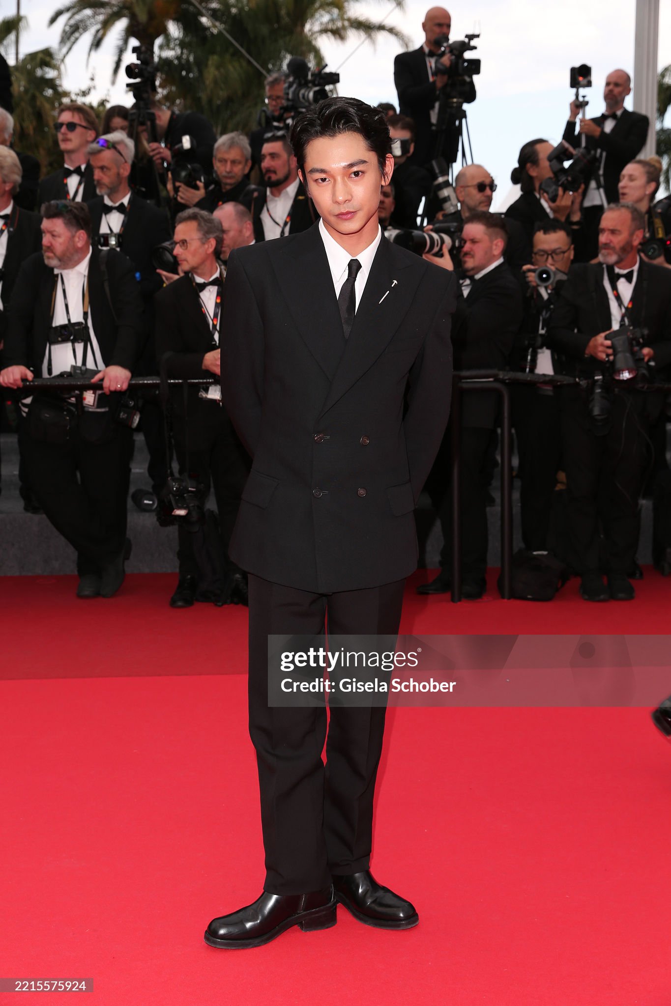 Thảm đỏ Cannes ngày 5: Châu Dã đọ sắc 
