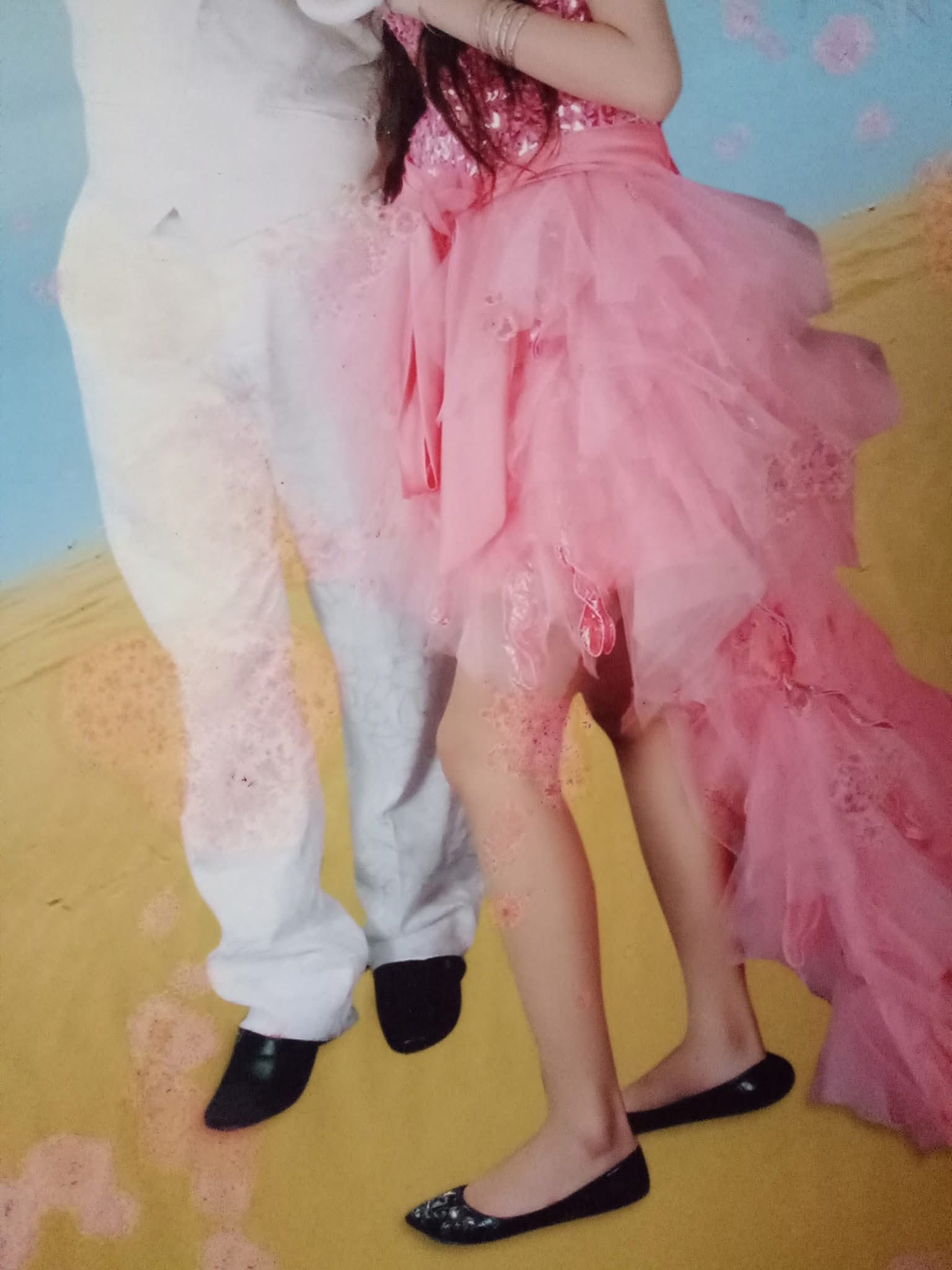 Hot mom nổi tiếng đăng ảnh cưới cách đây 15 năm có thể "sĩ" đến muôn đời, chú rể đẹp trai nhưng nhìn cứ "sai sai"- Ảnh 5.