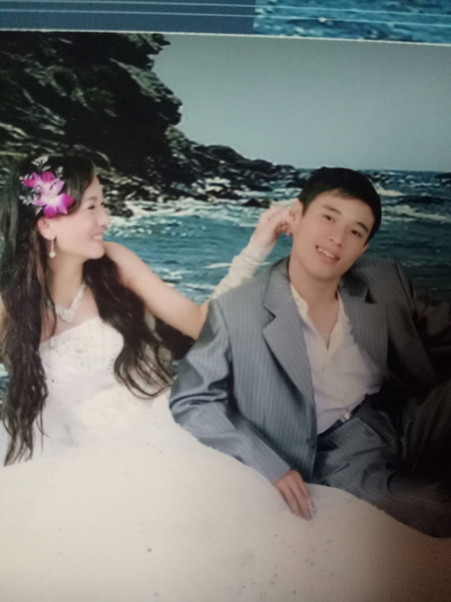 Hot mom nổi tiếng đăng ảnh cưới cách đây 15 năm có thể "sĩ" đến muôn đời, chú rể đẹp trai nhưng nhìn cứ "sai sai"- Ảnh 7.