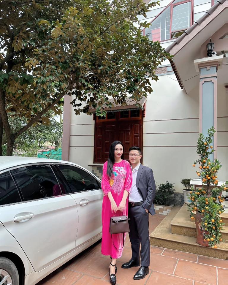 Hot mom nổi tiếng đăng ảnh cưới cách đây 15 năm có thể "sĩ" đến muôn đời, chú rể đẹp trai nhưng nhìn cứ "sai sai"- Ảnh 8.
