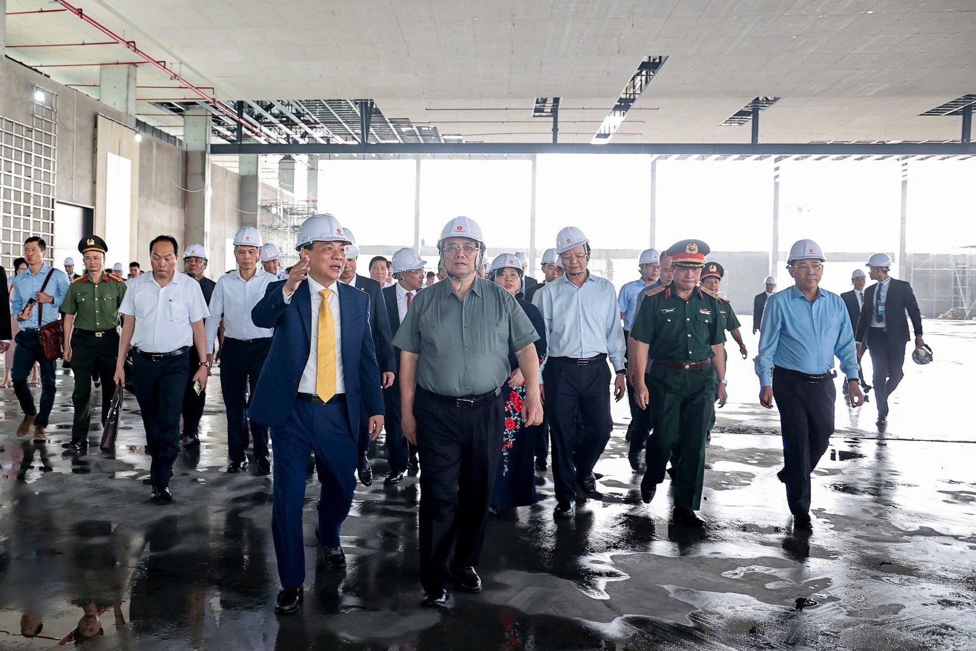 “Thần tốc” thi công, siêu dự án top 10 thế giới sẵn sàng đưa Hà Nội thành tâm điểm giao thương toàn cầu- Ảnh 1. “Thần tốc” thi công, siêu dự án top 10 thế giới sẵn sàng đưa Hà Nội thành tâm điểm giao thương toàn cầu- Ảnh 1.