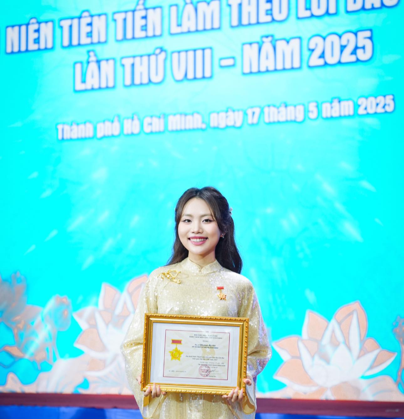 Chân dung nữ ca sĩ nổi tiếng vừa bật mí nhiệm vụ được giao bởi Thủ tướng Phạm Minh Chính- Ảnh 1.