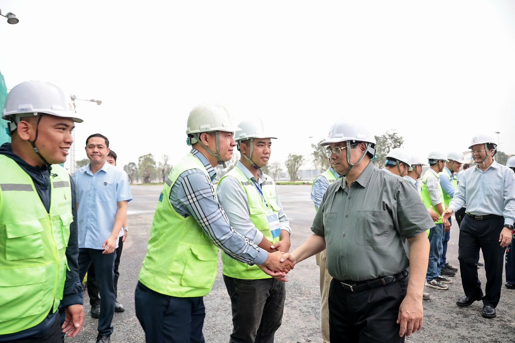 “Thần tốc” thi công, siêu dự án top 10 thế giới sẵn sàng đưa Hà Nội thành tâm điểm giao thương toàn cầu- Ảnh 3. “Thần tốc” thi công, siêu dự án top 10 thế giới sẵn sàng đưa Hà Nội thành tâm điểm giao thương toàn cầu- Ảnh 3.