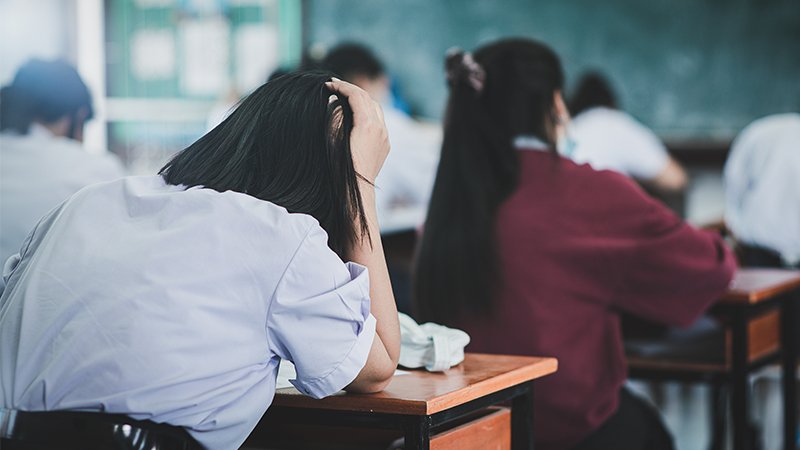 Bỗng một ngày con cái không còn muốn lớn nữa, cha mẹ bàng hoàng nhận ra mình đã vô tình khiến con tụt lùi vì lý do tưởng tốt đẹp: "Muốn tốt cho con"- Ảnh 1.