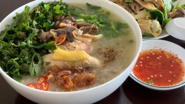 Không phải phở và bún bò Huế, món ăn 50.000 đồng/bát này mới là hương vị Việt lọt top ngon nhất thế giới- Ảnh 1.