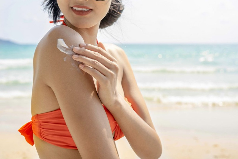 Ngoài SPF, mua kem chống nắng cần để ý 2 chỉ số sau để da không đen sạm, nhăn nheo lại bảo tồn collagen cực tốt- Ảnh 1.
