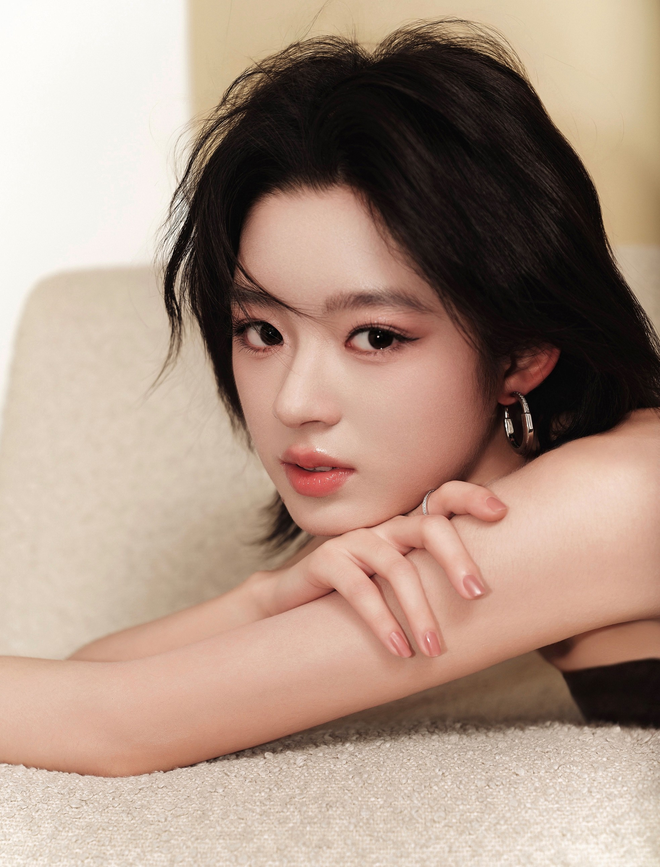 "Tiểu Triệu Lệ Dĩnh" - thiên kim tiểu thư lộ bí mật gia đình vì hoa tai 8 tỷ đã dính lời nguyền Prada?- Ảnh 7.
