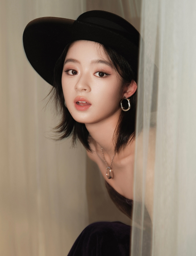 "Tiểu Triệu Lệ Dĩnh" - thiên kim tiểu thư lộ bí mật gia đình vì hoa tai 8 tỷ đã dính lời nguyền Prada?- Ảnh 10.