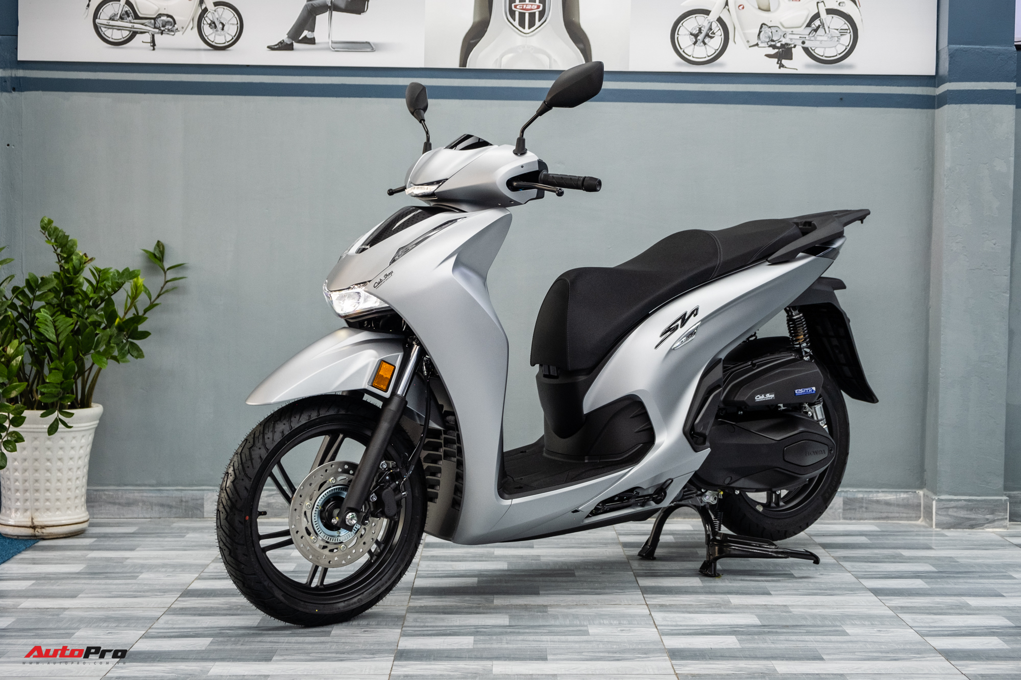 Lô Honda SH 350i 2025 nhập Ý đầu tiên về Việt Nam: Giá nước ngoài từ 174 triệu, bản tương tự ở Việt Nam chỉ 151 triệu đồng- Ảnh 1. Lô Honda SH 350i 2025 nhập Ý đầu tiên về Việt Nam: Giá nước ngoài từ 174 triệu, bản tương tự ở Việt Nam chỉ 151 triệu đồng- Ảnh 1.