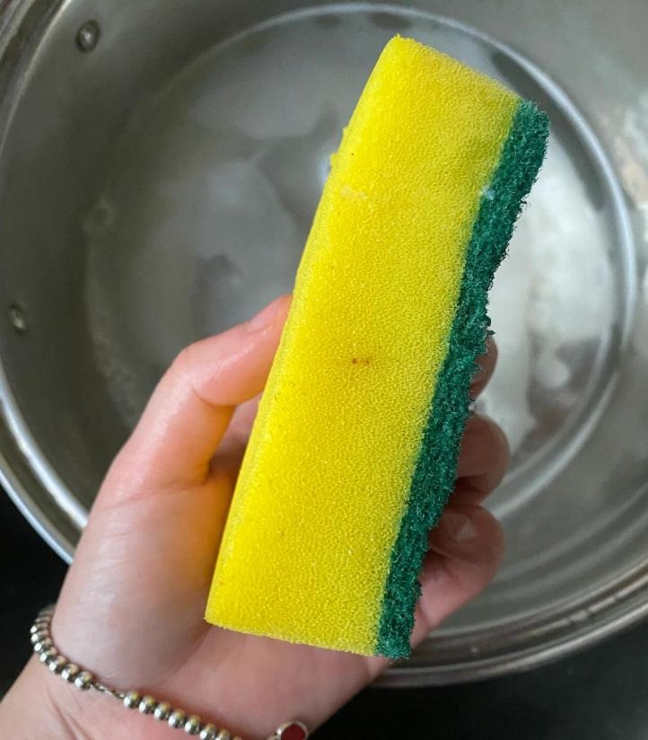 Sống lâu tôi mới ngã ngửa nhận ra có 7 thứ trong nhà bẩn vượt sức tưởng tượng- Ảnh 2.