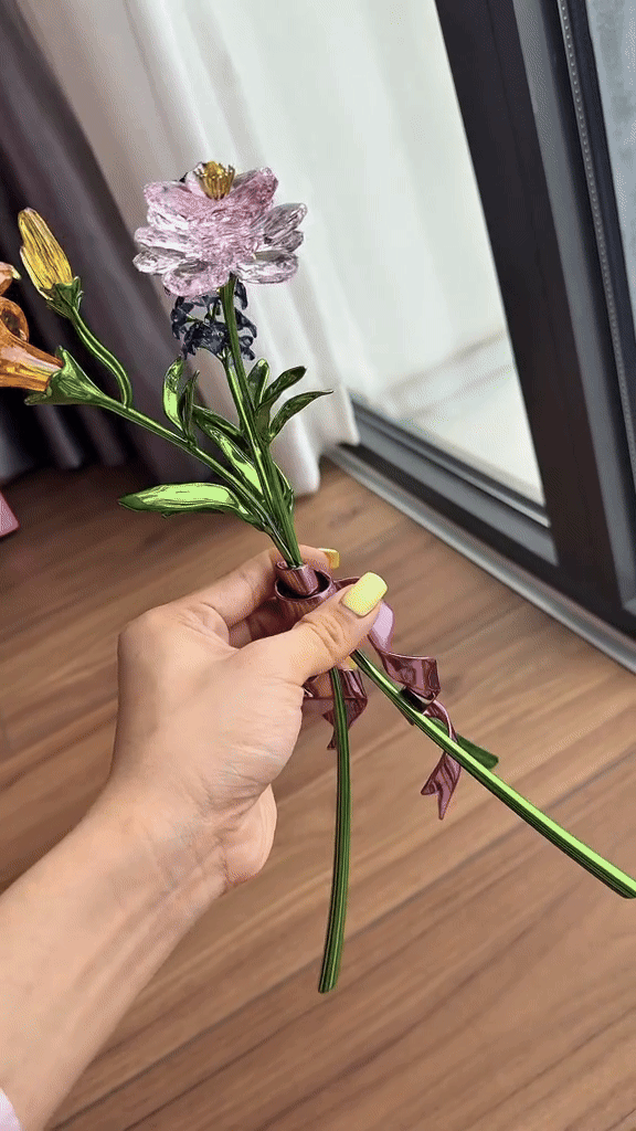 Cận cảnh 3 bông hoa giá hơn 30 triệu khiến người mua bị mắng: Hối hận khi biết sự thật- Ảnh 1.