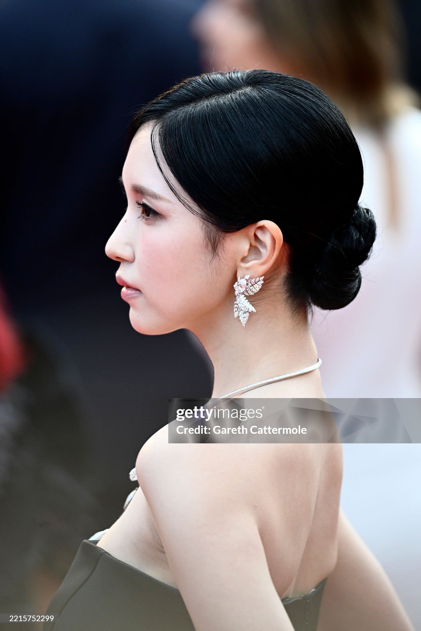 Thảm đỏ Cannes ngày 6: Mina (TWICE) hóa thiên nga đen, dàn thiên thần Victoria's Secret khoe dáng nóng bỏng, nhiều sao hạng A lộ dấu hiệu lão hóa- Ảnh 5.
