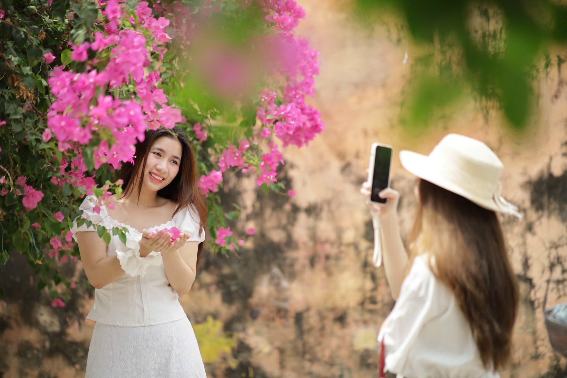Du khách thích mê đường hoa giấy rực rỡ ở Nha Trang- Ảnh 5.