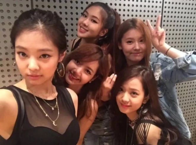 Vạch trần mối quan hệ giữa BLACKPINK và thành viên số 5 rút khỏi nhóm vào phút cuối- Ảnh 4.