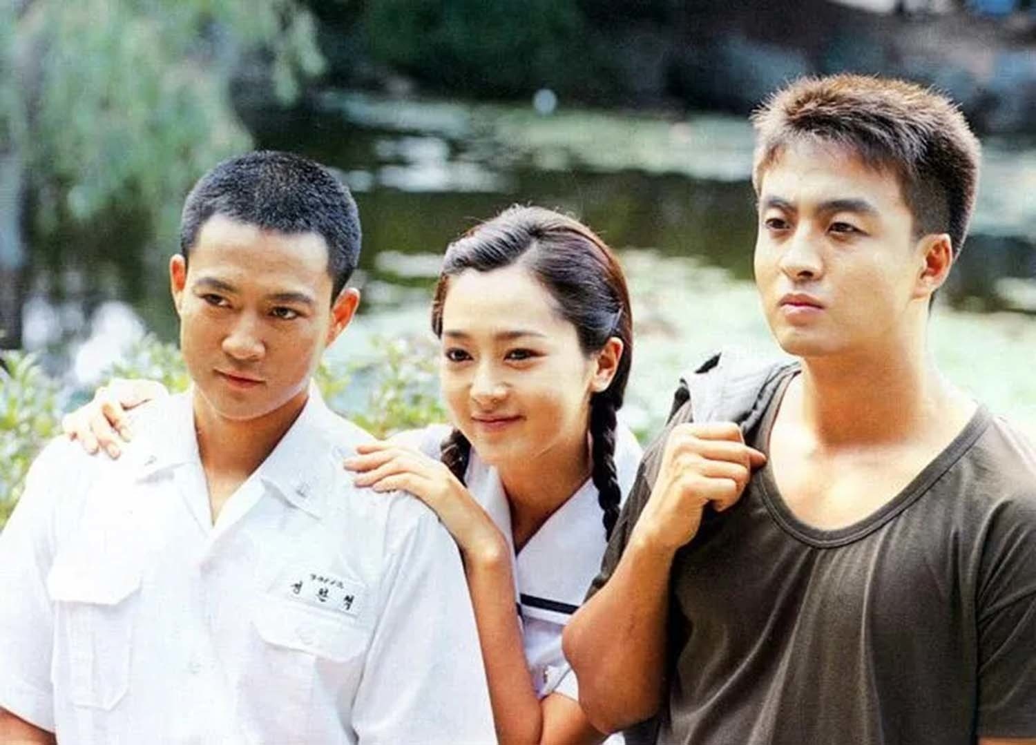 Tuổi 15 đáng nhớ của Song Hye Kyo: Đóng vai không tên lướt qua màn ảnh, có ai ngờ 30 năm sau làm Tuổi 15 đáng nhớ của Song Hye Kyo: Đóng vai không tên lướt qua màn ảnh, có ai ngờ 30 năm sau làm