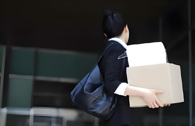 Mẹ vừa MẤT VIỆC rồi con ơi! Nếu không muốn bị đào thải vì AI như mẹ, nhớ học lấy 5 kỹ năng này, học thật giỏi!- Ảnh 1.